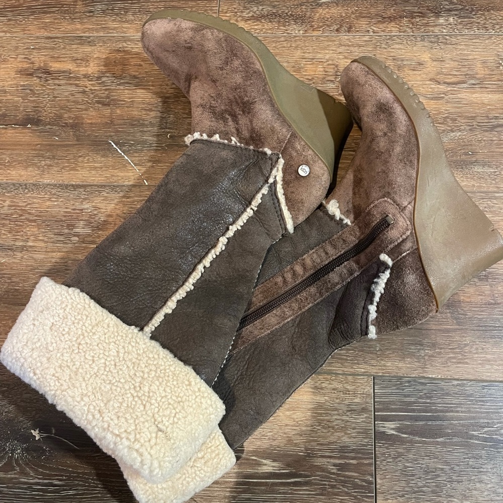 UGG tall side sip boots